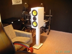 Surround Speaker mit Ständer aus MDF (mit Flachdübel verleimt)